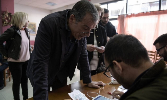 Επιστολή σε Θεοδωράκη από 59 μέλη του Ποταμιού: Απαιτούμε έκτακτο συνέδριο