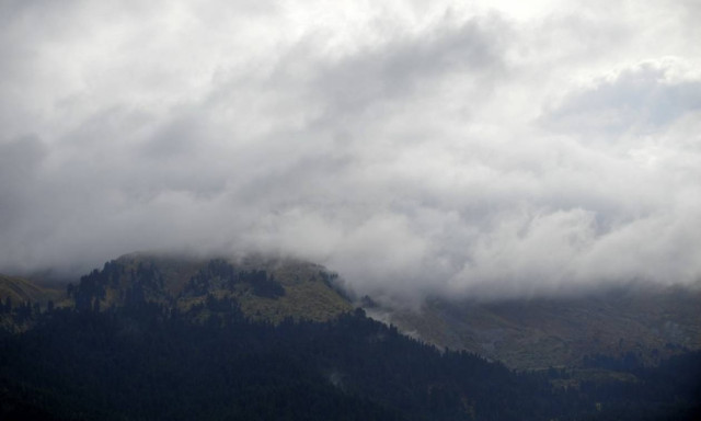 Καιρός τώρα: Σαρώνει τη χώρα η «Ευρυδίκη» - Δείτε πού θα είναι έντονα τα φαινόμενα την Τρίτη (pics)