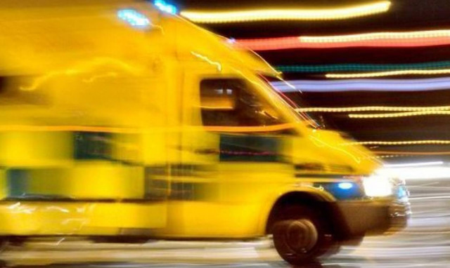 Απίστευτο περιστατικό: Οδηγός έβρισε τραυματιοφορέα γιατί... έκλεισε με το ασθενοφόρο το δρόμο (vid)