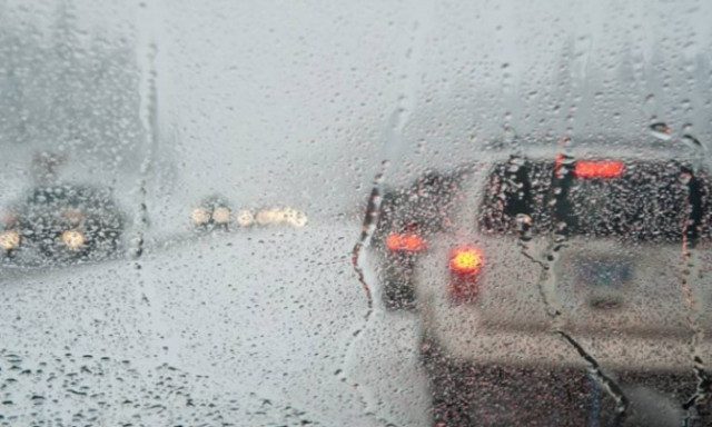 Καιρός ΤΩΡΑ: Ισχυρή βροχόπτωση στην Αττική