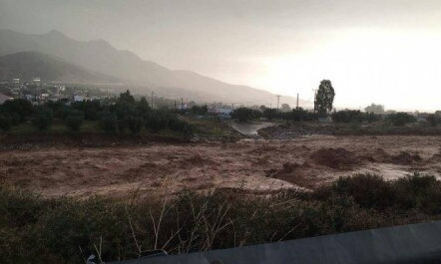 Πλημμύρες ΤΩΡΑ: Τραγωδία με 2 νεκρούς- Κατάσταση έκτακτης ανάγκης σε Μάνδρα, Μέγαρα, Νέα Πέραμο