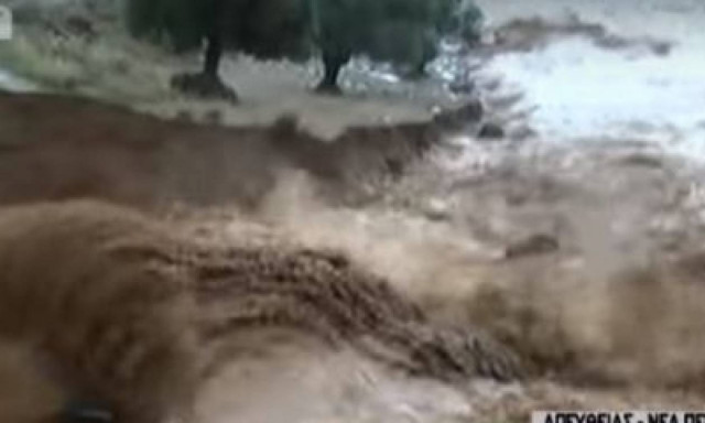 Συγκλονίζουν οι κάτοικοι στη Νέα Πέραμο: «Βοηθήστε μας, θα πνιγούμε» (vid)