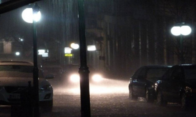 Καιρός ΤΩΡΑ: Αυτοί οι δρόμοι είναι κλειστοί λόγω της κακοκαιρίας