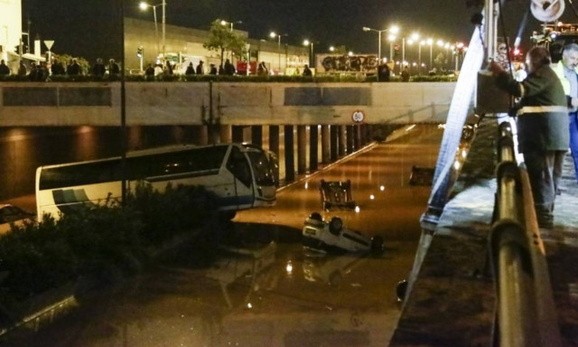 Κακοκαιρία: Άνοιξε η νέα Εθνική Οδός Αθηνών - Κορίνθου