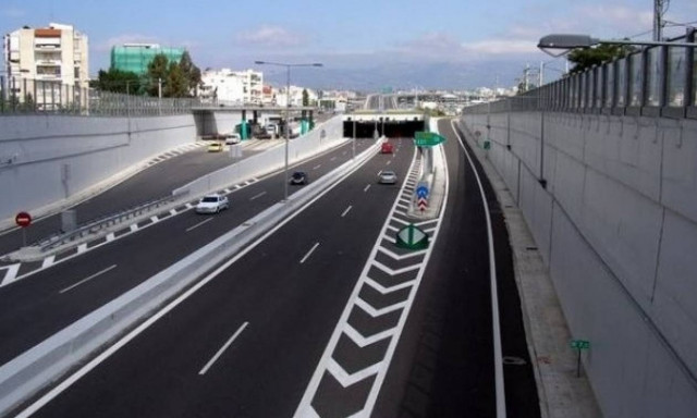 Κακοκαιρία ΤΩΡΑ: Έκλεισε τμήμα της Αττικής Οδού