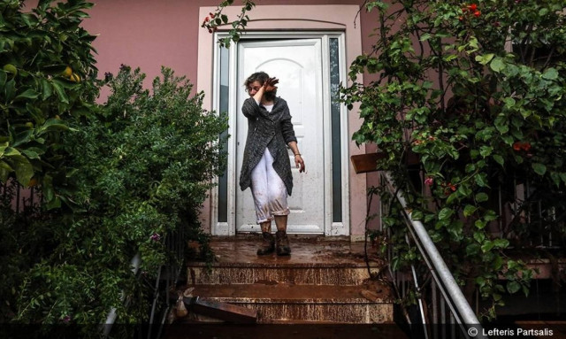 Πλημμύρες Νεα Πέραμος - Μάνδρα: Ντράπηκε μέχρι και το κουράγιο στον τόπο της τραγωδίας(photos)