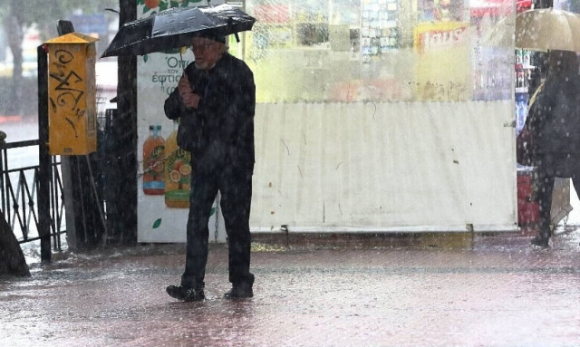 Καιρός: Κακοκαιρίας συνέχεια και το Σάββατο (18/11) – Πού θα βρέχει