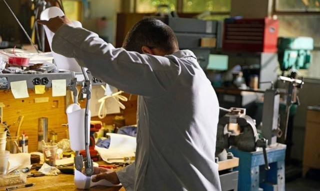 Αν είχες 4 εκατ. δολάρια θα άλλαζες τις ζωές των ανθρώπων με παράλυση στα κάτω άκρα;(pics+vid)