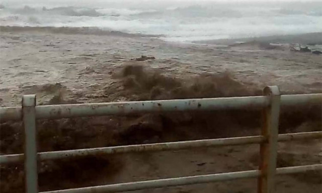 Καιρός: Εντυπωσιακές εικόνες στην γέφυρα του Αγιοκάμπου - Σε οριακό σημείο η στάθμη του νερού