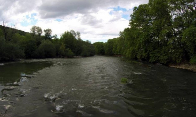 Πλημμύρισε σχολείο στην Καλαμπάκα- Ανησυχία για την απότομη άνοδο της στάθμης του Πηνειού