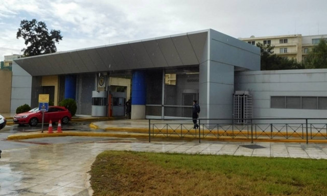 ΓΕΕΘΑ: Από την κεντρική πύλη εισέβαλε ο «Ρουβίκωνας» στο υπουργείο Εθνικής Άμυνας