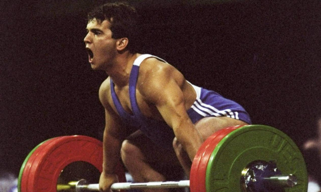 Πέθανε ο θρυλικός Ναΐμ Σουλεϊμάνογλου – Τα τελευταία λόγια πριν «σβήσει» (Pics + Vids)