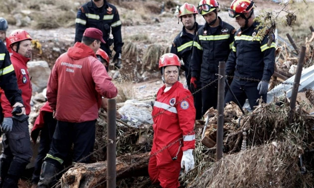 ΤΩΡΑ: Σε εξέλιξη έρευνες για τον εντοπισμό αγνοουμένων στη Μάνδρα
