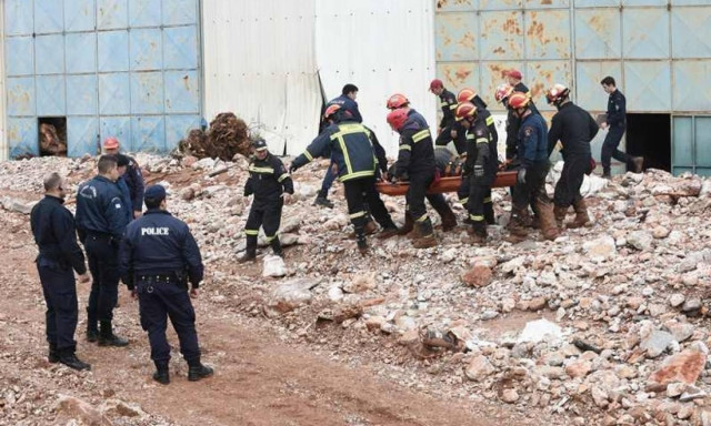 Εντοπίστηκε ακόμα μία σορός στη Μάνδρα - Στους 20 οι νεκροί της φονικής κακοκαιρίας (pics&vids)