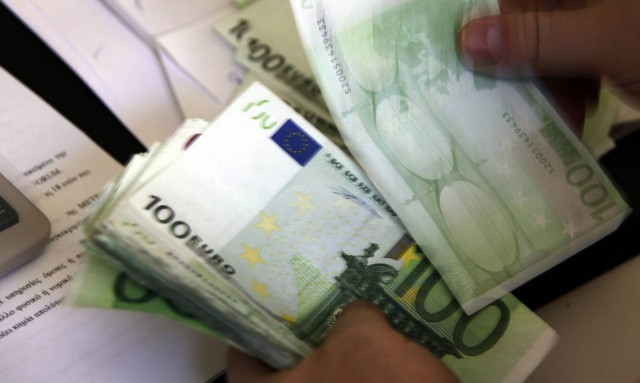 Κοινωνικό μέρισμα: Τι αλλάζει στα κριτήρια, ποιοι το δικαιούνται και πώς θα πάρουν τα χρήματα