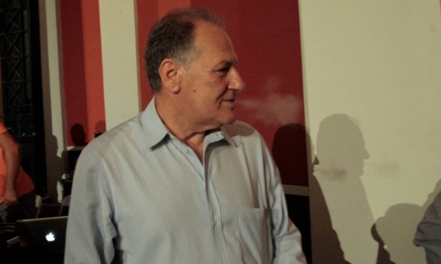 Το τσιγάρο νίκης του Λαλιώτη… πάνω στο γραφείο της Φώφης Γεννηματά