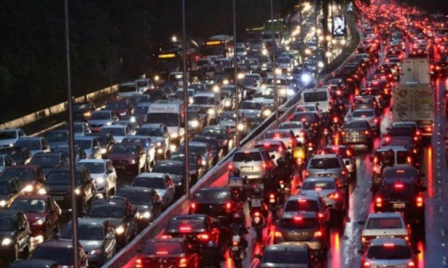 ΤΩΡΑ: Κυκλοφοριακό χάος στην Αθήνα – Ποιους δρόμους να αποφύγετε (Χάρτης)