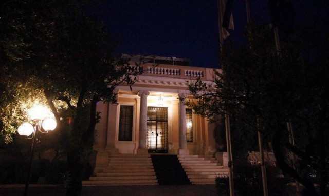 Βολές Μαξίμου κατά Μητσοτάκη: Είναι θρασύδειλος