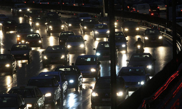 ΤΩΡΑ: Καραμπόλα 4 αυτοκινήτων στον Κηφισό – Ουρές χιλιομέτρων