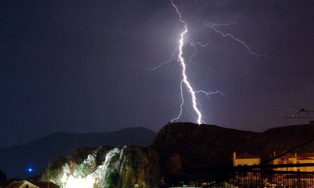 Έκτακτο δελτίο επιδείνωσης καιρού: Καταιγίδες και χαλάζι για 24 ώρες!