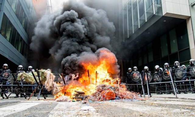 Βέλγιο: Βίαια επεισόδια ξέσπασαν στις Βρυξέλλες - Δείτε βίντεο και φωτογραφίες