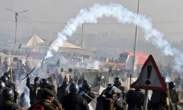 Εκτός ελέγχου η κατάσταση στο Πακιστάν – Ο στρατός βγήκε στους δρόμους του Ισλαμαμπάντ (Pics+Vid)