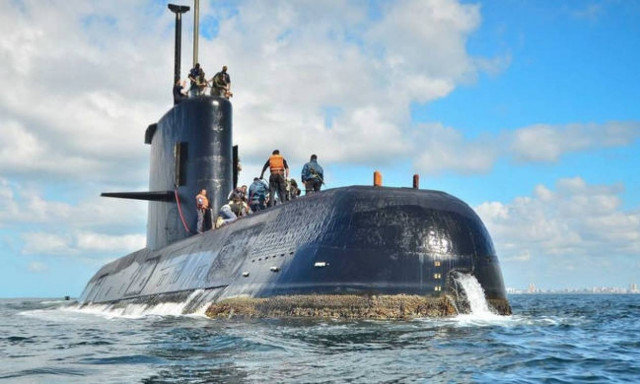 Ελπίζουν σε ένα θαύμα: Προσεύχονται το αγνοούμενο υποβρύχιο να ανέβηκε στην επιφάνεια για οξυγόνο