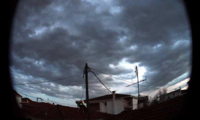 Clouds and rain forecast throughout Greece on Monday (27/11/2017)