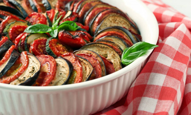 ΠΡΟΣΟΧΗ! Οι επιστήμονες προειδοποιούν: Κινδυνεύετε αν αφήσετε ΑΥΤΟ πάνω στο φαγητό σας