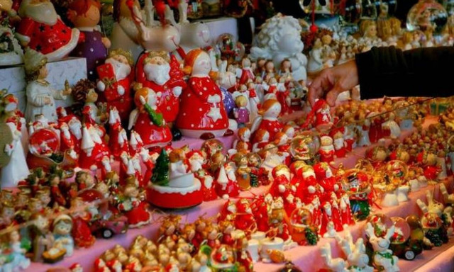 Εορταστικό ωράριο καταστημάτων: Δείτε πότε ξεκινά - Ποιες Κυριακές θα είναι ανοιχτά τα μαγαζιά