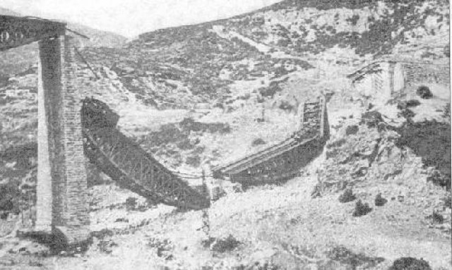 Σαν σήμερα το 1964 πνίγηκε στο αίμα ο επίσημος εορτασμός της ανατίναξης της γέφυρας του Γοργοπόταμου