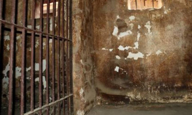 Κρατούσαν αλυσοδεμένους 57 Πακιστανούς σε μπουντρούμι