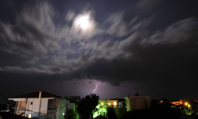 Καιρός ΤΩΡΑ: Η ΕΜΥ προειδοποιεί - Αυτές τις περιοχές θα «σαρώσει» η κακοκαιρία σε λίγες ώρες