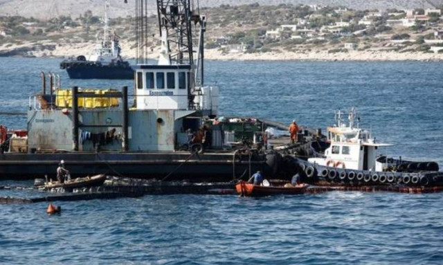 Ολοκληρώνεται εντός της ημέρας η ανέλκυση του «Αγία Ζώνη ΙΙ»