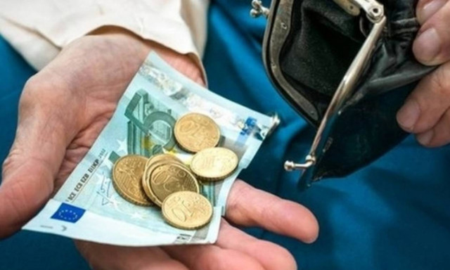 Ξεκίνησαν να πληρώνονται οι συντάξεις με τα αναδρομικά