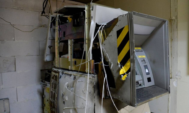 Κόρινθος: Άγνωστοι ανατίναξαν ΑΤΜ στα Λουτρά Ωραίας Ελένης (pics&vid)