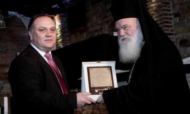Ο αρχιεπίσκοπος Ιερώνυμος ανακηρύχθηκε επίτιμος δημότης του Ωρωπού (Pics)