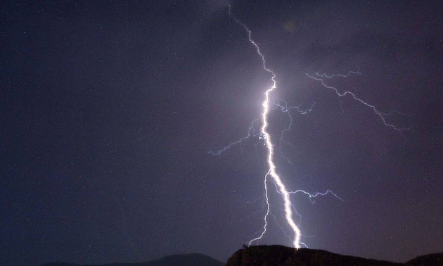 Κακοκαιρία «σαρώνει» τη χώρα:  Πλημμύρες, καταστροφές και σοβαρά προβλήματα από τα έντονα φαινόμενα