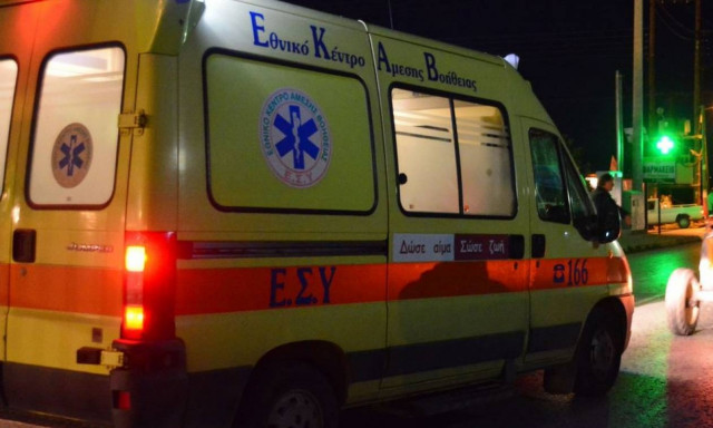 Θρίλερ στο Βόλο: Άντρας έπεσε στο λιμάνι - Μάχη για να τον κρατήσουν στη ζωή