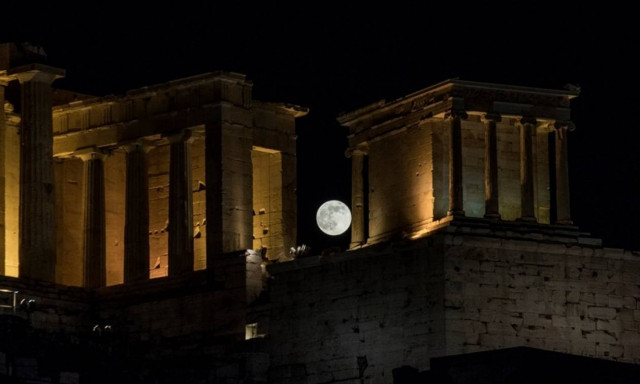 Σούπερ Σελήνη: Πότε θα δούμε τη μεγαλύτερη και φωτεινότερη πανσέληνο του 2017