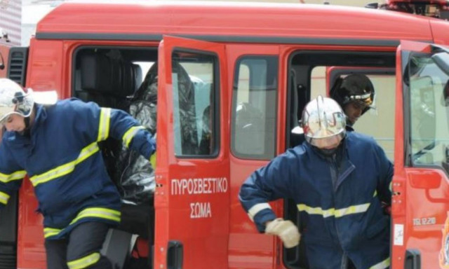 Υπό έλεγχο η φωτιά στις εργατικές κατοικίες στο Μαρούσι