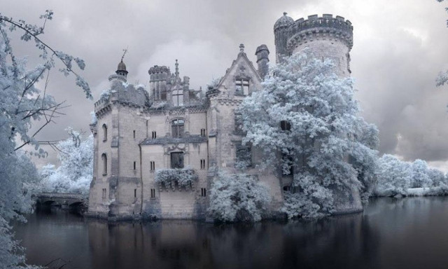 Αυτός ο Πύργος στη Γαλλία πωλήθηκε 500.000 ευρώ σε 6.500 χρήστες του Διαδικτύου!