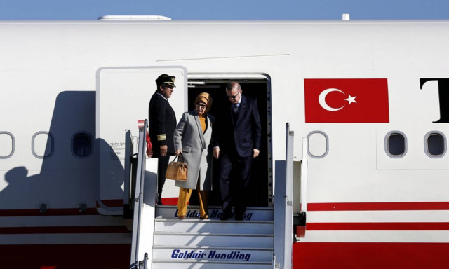 Επίσκεψη Ερντογάν: Έφτασε στην Αθήνα ο Τούρκος πρόεδρος - Οι πρώτες εικόνες (pics)