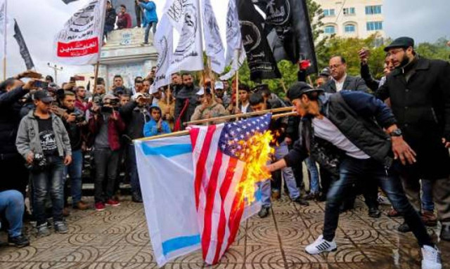 Σε νέα Ιντιφάντα καλεί η Χαμάς μετά την ανακοίνωση Τραμπ