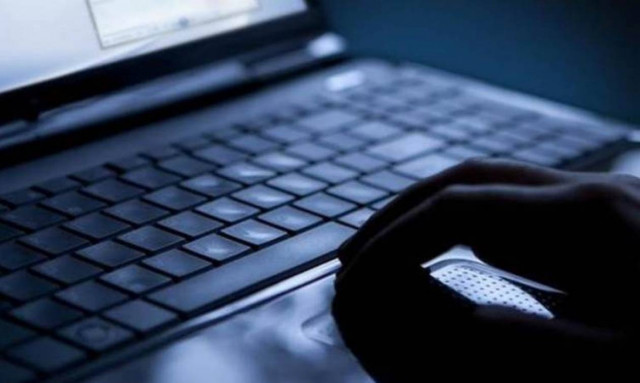 «Χειροπέδες» σε 35χρονη για διακίνηση παιδικής πορνογραφίας