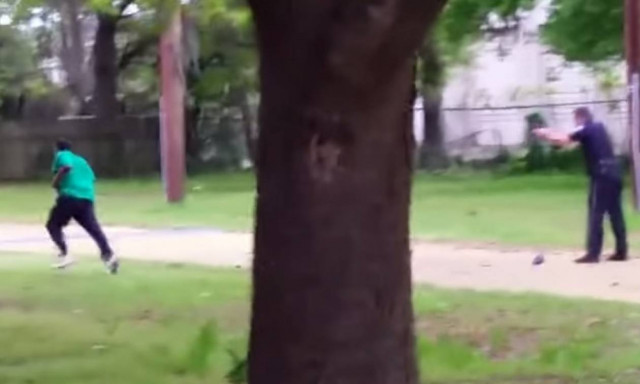 Δεκαεννέα χρόνια κάθειρξη στον αστυνομικό που σκότωσε άοπλο Αφροαμερικανό (ΠΡΟΣΟΧΗ! ΣΚΛΗΡΟ ΒΙΝΤΕΟ)