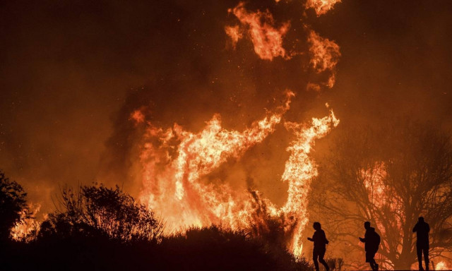 Η «Κόλαση του Δάντη» καίει την Καλιφόρνια: «Στάχτη» εκατοντάδες σπίτια (ΑΠΙΣΤΕΥΤΕΣ ΕΙΚΟΝΕΣ)