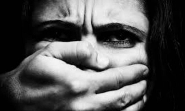 Φρίκη με 18χρονο νεαρό στην Κρήτη: «Με βίαζαν στο αυτοκίνητο και τραβούσαν βίντεο»