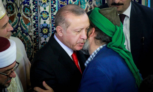 Επίσκεψη Ερντογάν: Διαψεύδει η κυβέρνηση τα περί διπλωματικού επεισοδίου στη Θράκη