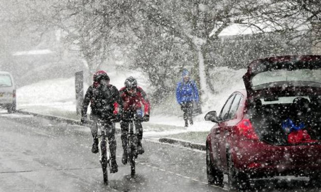 Θάφτηκε στο χιόνι η Βρετανία: Σφοδρές χιονοπτώσεις σε όλη τη χώρα (pics)